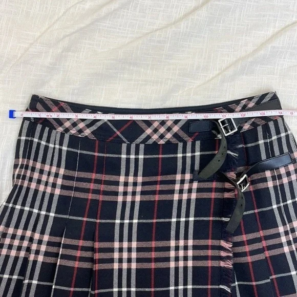 AUTHENTIC Burberry Vintage Iconic Check Fringe Wrap Mini Skirt in Black& Red - Picture 8 of 9